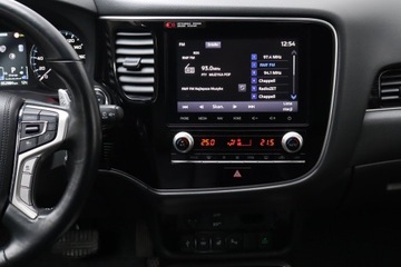 Mitsubishi Outlander III SUV PHEV Facelifting 2020 2.4 PHEV 224KM 2020 Mitsubishi Outlander 2.4 PHEV, Salon Polska, zdjęcie 12