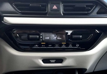 Suzuki Swift VI Hatchback Facelifting 1.2 DualJet SHVS 83KM 2024 Suzuki Swift Premium Plus 1.2 mild Hybrid 5MT Srebrny Auto demonstracyjne, zdjęcie 19