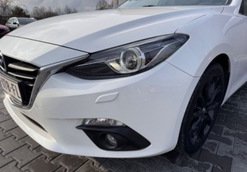 Mazda 3 III Hatchback Facelifting 1.5 SKYACTIV-D 105KM 2017 Mazda 3 bezwypadekorg lakierbiala perlaSPORT LINE 1.5 Diesel 105KM, zdjęcie 1