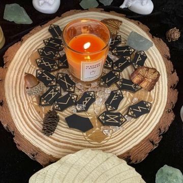 Деревянный набор карт Таро Скандинавских Рун