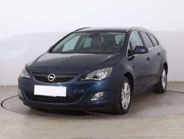 Opel Astra J Sports Tourer 1.4 Turbo ECOTEC 140KM 2011 Opel Astra 1.4 T, Skóra, Xenon, Bi-Xenon, Klima, zdjęcie 1