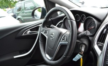 Opel Astra J GTC 1.4 Turbo ECOTEC 140KM 2014 Opel Astra Skrzynia automatyczna - Bogate wyposazenie - Niski przebieg 1.4, zdjęcie 36