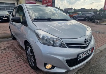 Toyota Yaris III Hatchback 5d 1.33 Dual VVT-i 99KM 2013 Toyota Yaris 1.3Benzynaniski przebiegsuper stan 1.3 Benzyna 99KM, zdjęcie 2