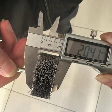 Стальная дисковая щетка для работы по дереву.