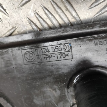 BMW 6 E63 E64 2007 HMOTA KUFRU DO KAROSÉRIE PICKUP