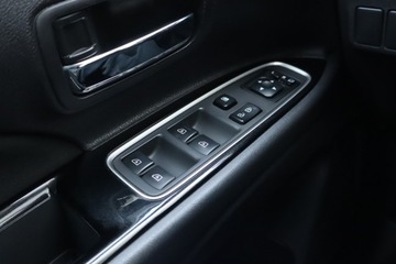 Mitsubishi Outlander III SUV PHEV Facelifting 2020 2.4 PHEV 224KM 2021 Mitsubishi Outlander 2.4 PHEV, 4X4, Automat, zdjęcie 18