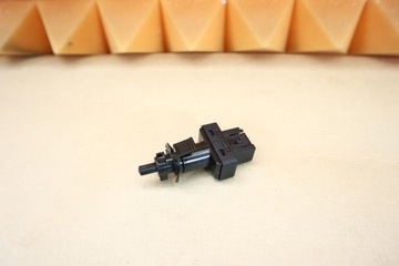 MERCEDES W203 W204 W209 W245 W176 W117 W246 CZUJNIK SPRZĘGŁA STOPU