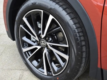 Toyota C-HR II SUV 1.8 Hybrid 140KM 2025 Od ręki - Executive 1.8 Hybrid 140KM | Kamera 360!, zdjęcie 11