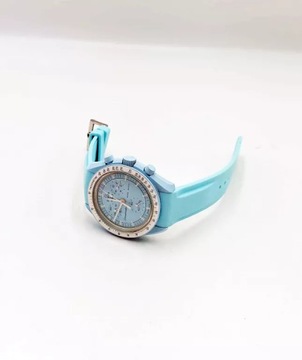 МИССИЯ SWATCH X OMEGA MOONSWATCH НА УРАН