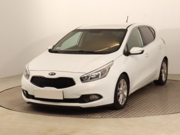 Kia Ceed I Hatchback 5d Facelifting 1.6 CRDi VGT 128KM 2012 Kia Ceed 1.6 CRDi, Klima, Klimatronic, Tempomat, zdjęcie 1