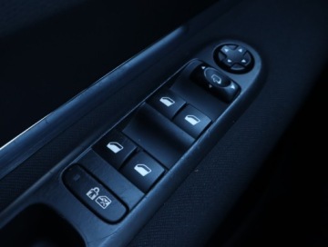 Peugeot 5008 I Minivan 2.0 HDi FAP 150KM 2011 Peugeot 5008 2.0 HDI, 7 miejsc, Klima, zdjęcie 14