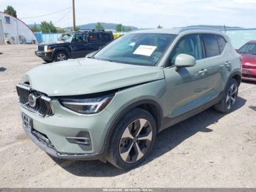 Volvo XC40 2023 Volvo XC 40 B5 Plus Bright Theme 2023 2.0l 2.0 Benzyna 247KM, zdjęcie 1