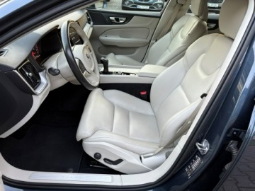 Volvo V60 II  Kombi 2.0 D3 150KM 2020 Volvo V60 2.0 D3 150 KM Skóry Kamera Hak FV23%, zdjęcie 6