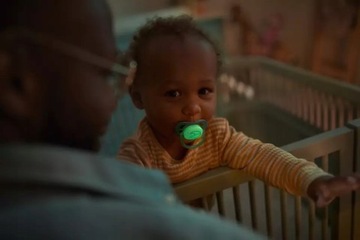 Пустышка PHILIPS AVENT ULTRA AIR 18 м+ ДЫШАЩАЯ + СВЕТЯЩИЙСЯ ФУТЛЯР