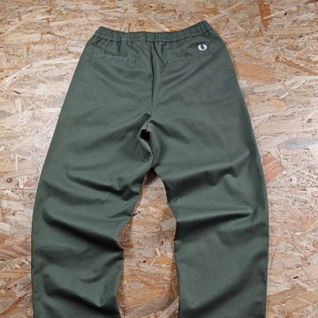 Spodnie Chinos Materiałowe FRED PERRY Męskie Casual Nowy Model 32