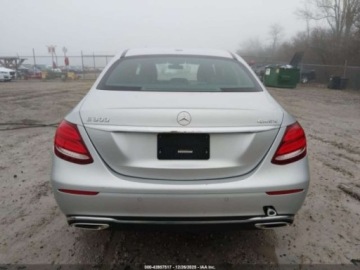Mercedes Klasa E W213 2019 Mercedes-Benz Klasa E MERCEDES-BENZ E 300 4MATIC 2.0 Benzyna 241KM, zdjęcie 3