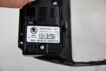 PANEL ŘÍZENÍ PŘEPÍNAČ KLIMA KLIMATIZACE ZADNÍ SKODA ENYAQ VW TIGUAN
