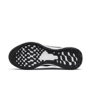 Спортивная обувь Nike Revolution 6 NN черный белый DC3729 003 размер 37.5