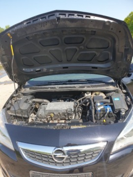 Opel Astra J Hatchback 5d 1.4 Twinport ECOTEC 100KM 2010 Opel Astra Opel Astra 2010 1.4 benzyna 1.4 Benzyna 101KM, zdjęcie 12