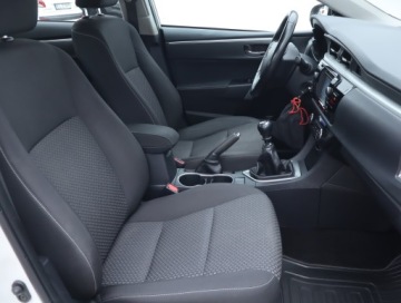 Toyota Corolla XI Sedan 1.6 Valvematic 132KM 2015 Toyota Corolla 1.6 Valvematic, Salon Polska, zdjęcie 8