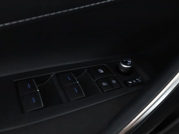 Toyota Corolla XII Hatchback 1.2 Turbo D-4T 116KM 2019 Toyota Corolla Historia serwisowa ASO navi Kamera, zdjęcie 36
