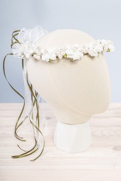 Причастный венок с белыми цветами и жемчугом