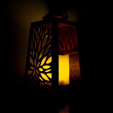 LATARENKA LAMPION AŻUROWA Z ZE ŚWIECĄ LED ŚWIECA CZERWONY NA BATERIE WKŁAD