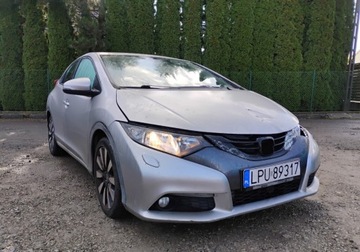 Honda Civic IX Hatchback 5d 2.2 i-DTEC 150KM 2012 Honda Civic 2012r, 2.2 CDTI. Lekko uszkodzony lewy przod. Jezdzi. 2.2