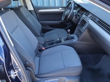 Volkswagen Passat B8 Variant 2.0 TDI BlueMotion SCR 150KM 2016 VW Passat 2.0 TDI, Salon Polska, Serwis ASO, zdjęcie 8