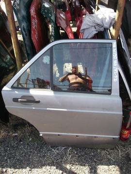 MERCEDES 190 DRZWI TYLNE PRAWE