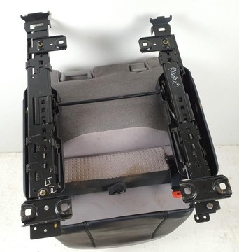 SEDADLO LEVÝ ZADNÍ II ŘADA MITSUBISHI GRANDIS