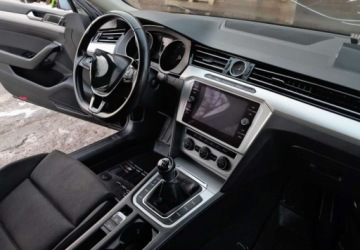 Volkswagen Passat B8 Variant 2.0 TDI BlueMotion SCR 150KM 2019 Volkswagen Passat Cena Brutto 2.0 Diesel 150KM, zdjęcie 9