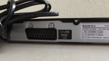 DVD SONY DVP-SR370 Читает компакт-диски и CD-r