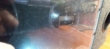 Мощный автомобильный сабвуфер с оргстеклом.