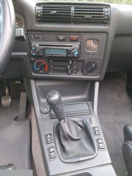 BMW Seria 3 E30 Cabrio 325 i 170KM 1989 BMW Seria 3 325i 170 KM Klasyczny kabriolet z 1989 roku, zdjęcie 14
