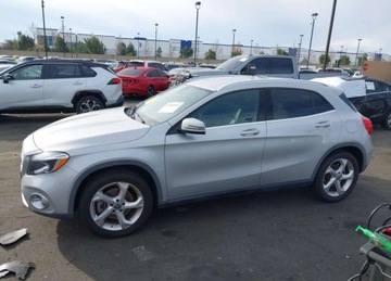 Mercedes GLA I Off-Roader Facelifting 2.0 250 211KM 2018 Mercedes-Benz GLA 2018r., Gla 250, 2L, od ubezpieczalni 2.0 Benzyna 211KM, zdjęcie 4