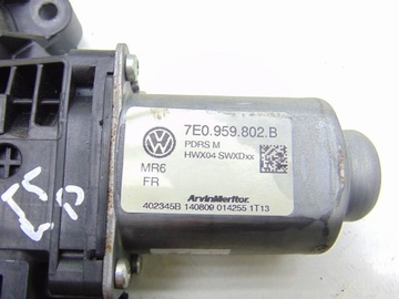 MOTOREK OKNO LEVÝ PŘEDNÍ VW T5 FACELIFT 7E0959802B