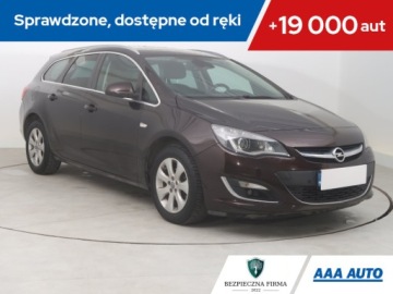 Opel Astra J Sports Tourer Facelifting 1.4 Turbo ECOTEC 140KM 2015 Opel Astra 1.4 T, Automat, Navi, Xenon, Klima