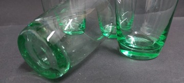 4 стакана для питья, зеленое винтажное стекло