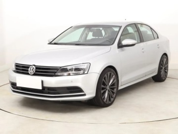 Volkswagen Jetta VI Sedan Facelifting 1.2 TSI 105KM 2015 VW Jetta 1.2 TSI, Salon Polska, GAZ, Klima, zdjęcie 1