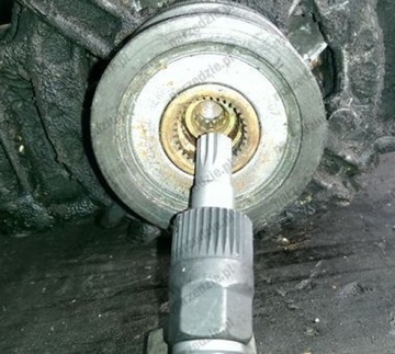 KLUCZ NASADKA DO ALTERNATORA BOSCH M10 33 ZĘBY CONDOR