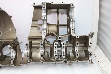 Картеры блока цилиндров двигателя Suzuki GSF 400 Bandit в сборе.