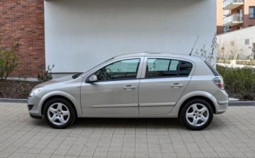 Opel Astra H Hatchback 5d 1.3 CDTI ecoFLEX 90KM 2008 Opel Astra 2008 r. Automat 123 tys. km Lift 1.2 Diesel 90KM, zdjęcie 1