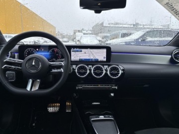 Mercedes Klasa A W177/V177 2025 Mercedes-Benz A 250 Hybryda / AMG Line/ Panorama/, zdjęcie 16