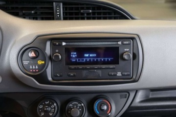 Toyota Yaris III Hatchback 5d Facelifting 2017 1.0 VVT-i 72KM 2020 Toyota Yaris 1.0 Active Benzyna 72KM, zdjęcie 17