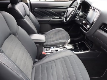 Mitsubishi Outlander III SUV PHEV Facelifting 2020 2.4 PHEV 224KM 2020 Mitsubishi Outlander 2.4 PHEV, Salon Polska, zdjęcie 8