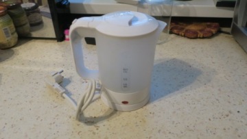 Компактный дорожный электрочайник 0,5л 1100Вт