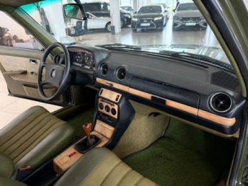 Mercedes W123 Sedan 2.4 D 72KM 1982 Mercedes-Benz W123 2.4 Diesel 72KM, zdjęcie 29