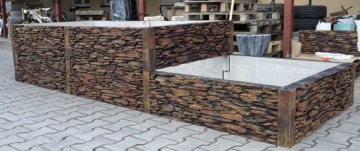 Бетонный огород Рабата покрашен!