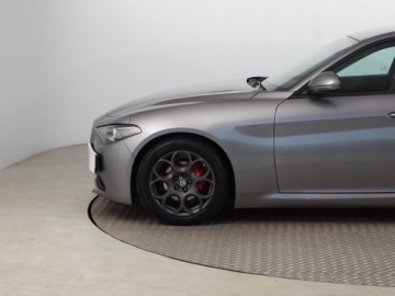 Alfa Romeo Giulia II Sedan 2.0 Turbo 200KM 2018 Alfa Romeo Giulia 2.0 Turbo, Salon Polska, zdjęcie 14